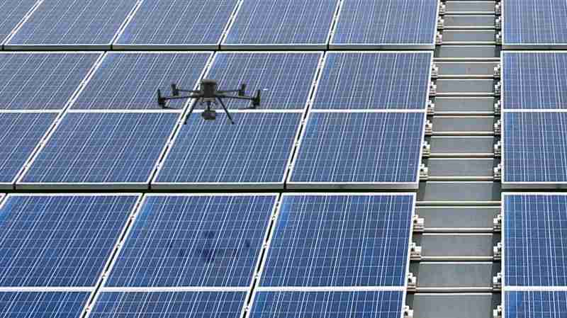 尊龙z6以无人机搭配IR Sensor热显像技术进行全方面模块健检，，，有效降低人力成本并提升发电量