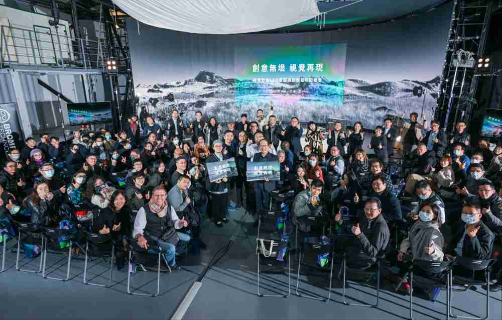 再现影像LED虚拟制作摄影棚整合拍摄场景、、内容制作、、、、技术指导到设备租借一站式服务，，，可望提升LED虚拟制作的影视效能，，进而产出更多高质量细致作品