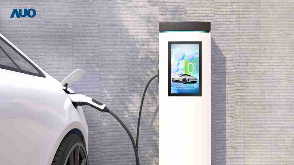 友達〝EVSE車用充電樁解決方案〞專為電動汽車充電樁設計，，具有高亮度、、、克服戶外艱難環境的耐溫、、耐紫外線等特性，，並搭載散熱性及擴充性強的高效能工業電腦，，可實現人機互動訴求，，如資訊顯示、、、、支付等應用