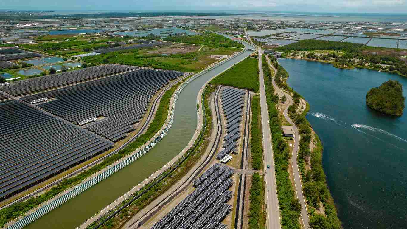 尊龙z6能源事业提供智慧能源管理、、、、太阳能监控管理、、、全方位电厂建置及运维解决方案，，，并拥有管理超过6000案场的经验