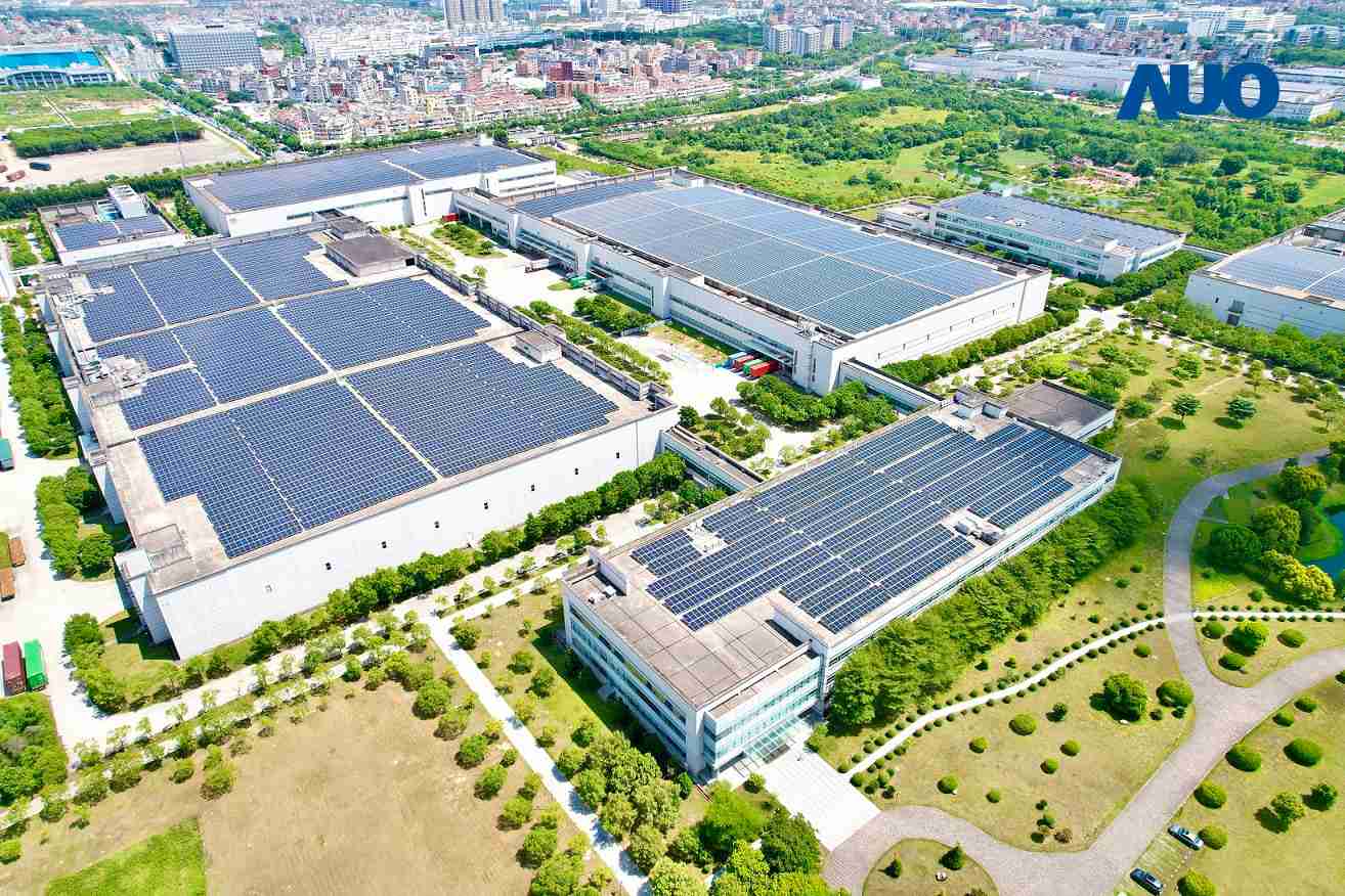 尊龙z6厦门推动智能制造同时，，，透过绿电创能纵深推进绿色转型，，厂区全屋顶铺设太阳能光伏板，，每年太阳能发电 2,600多万度